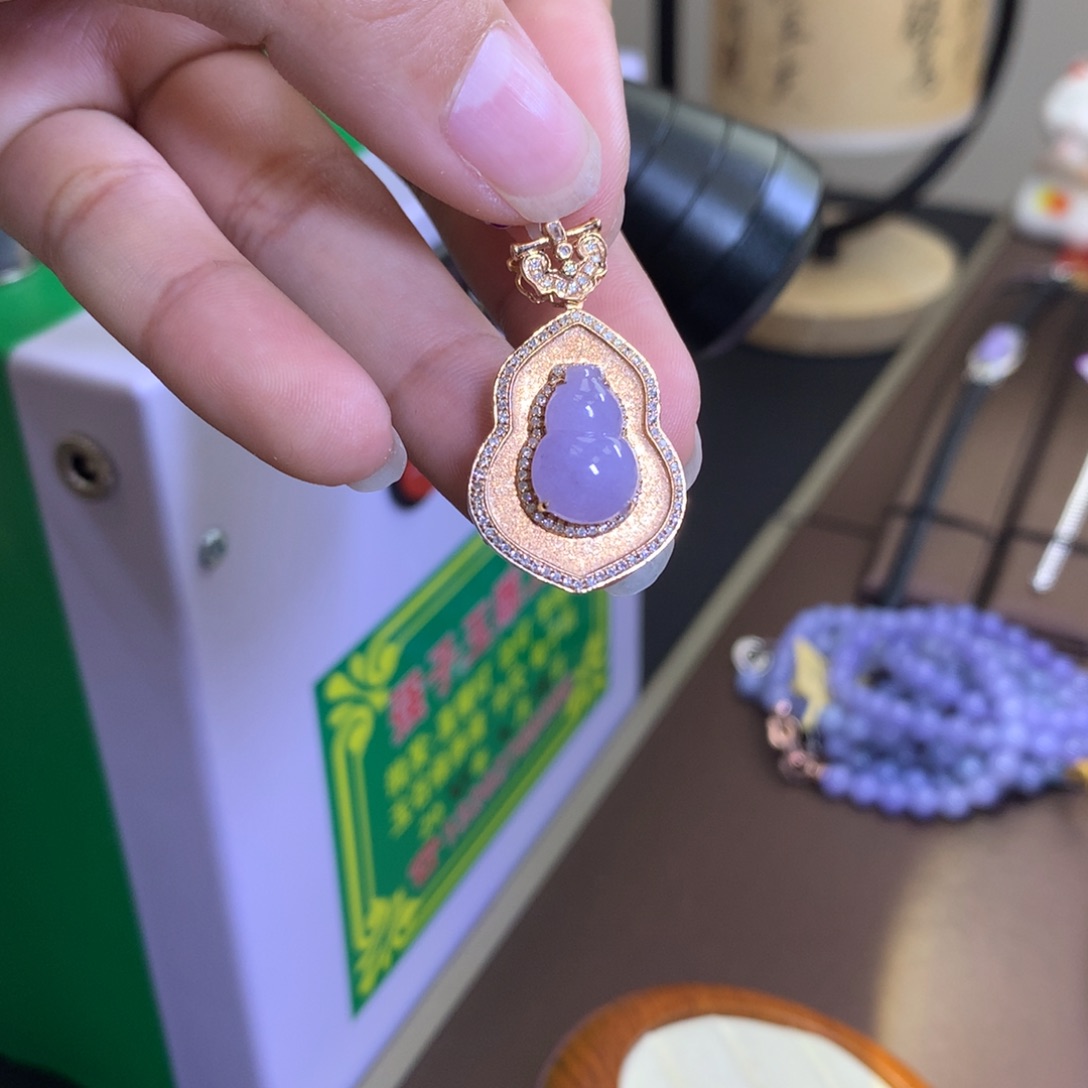 翡翠颈饰18K金镶嵌翡翠