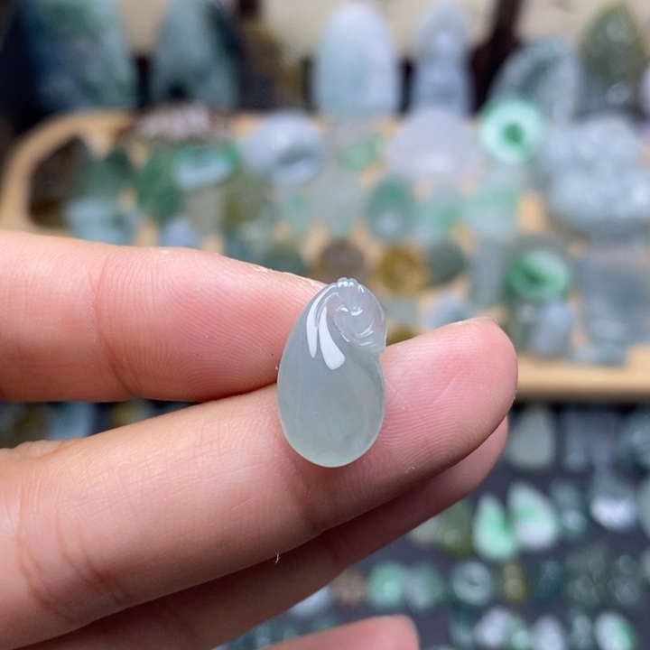 翡翠未镶嵌颈饰钱袋子