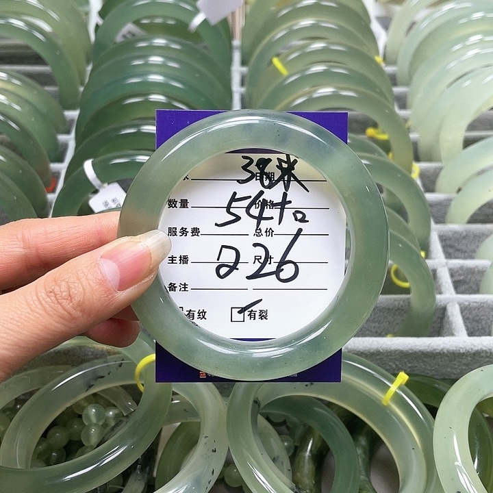 蛇纹石玉手镯未镶嵌