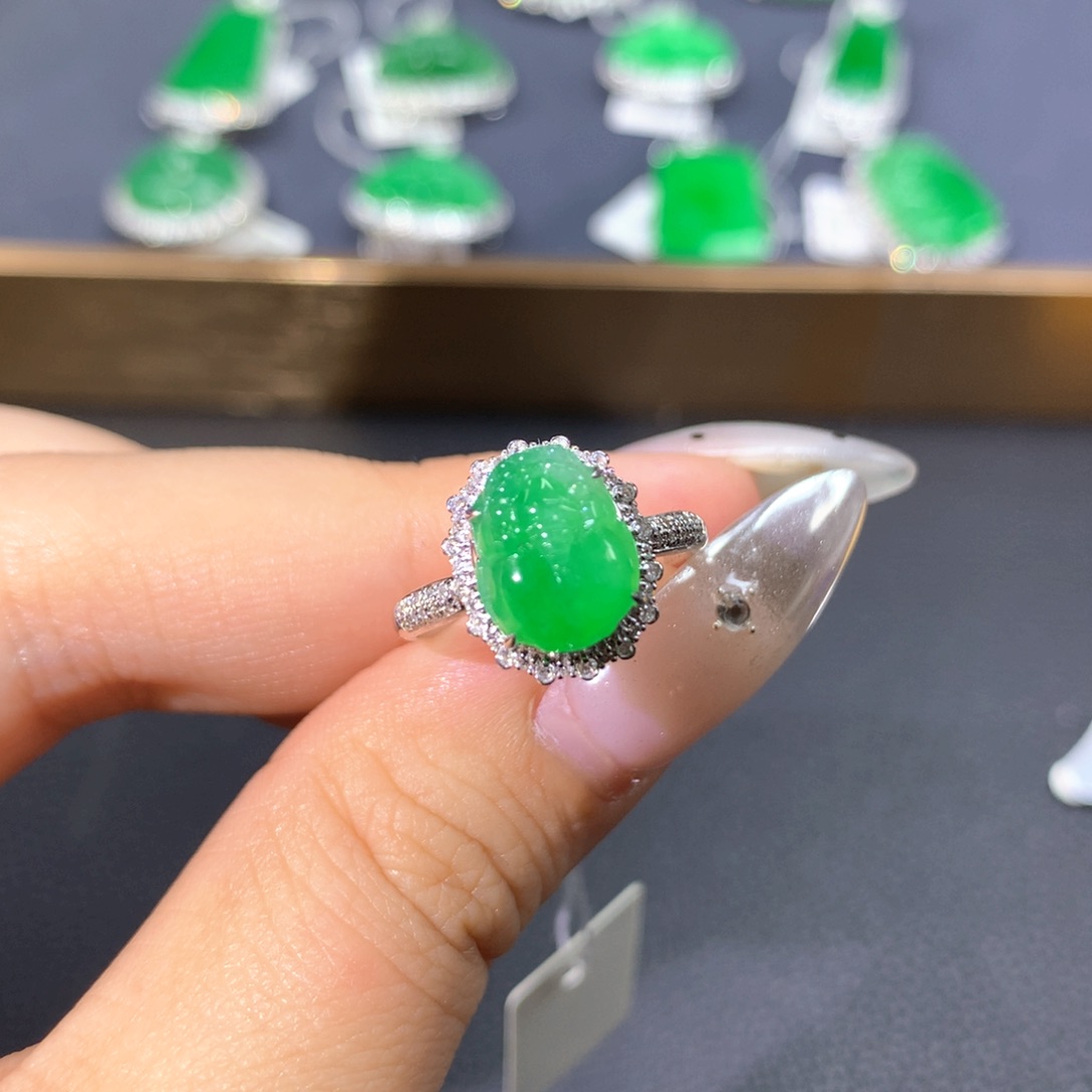 翡翠戒指18K金镶嵌翡翠