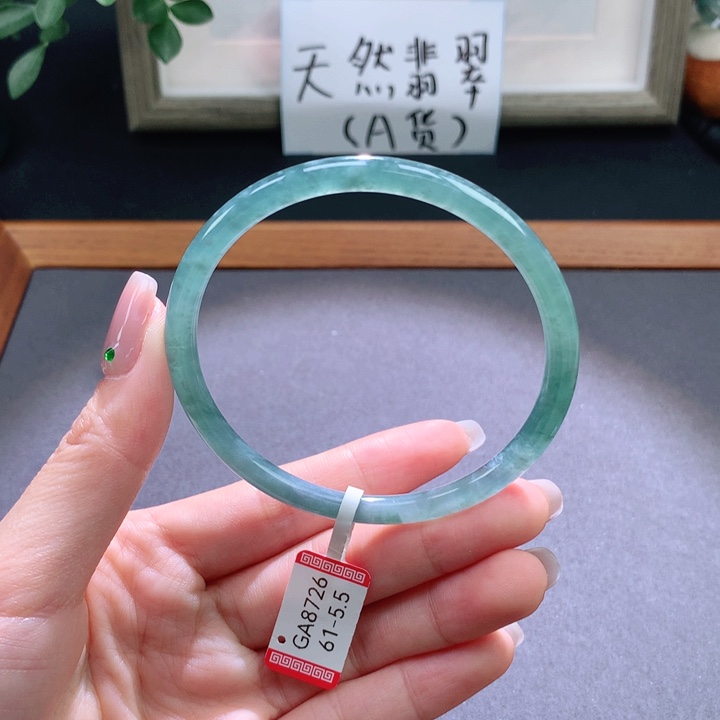 翡翠手镯未镶嵌天然翡翠手镯