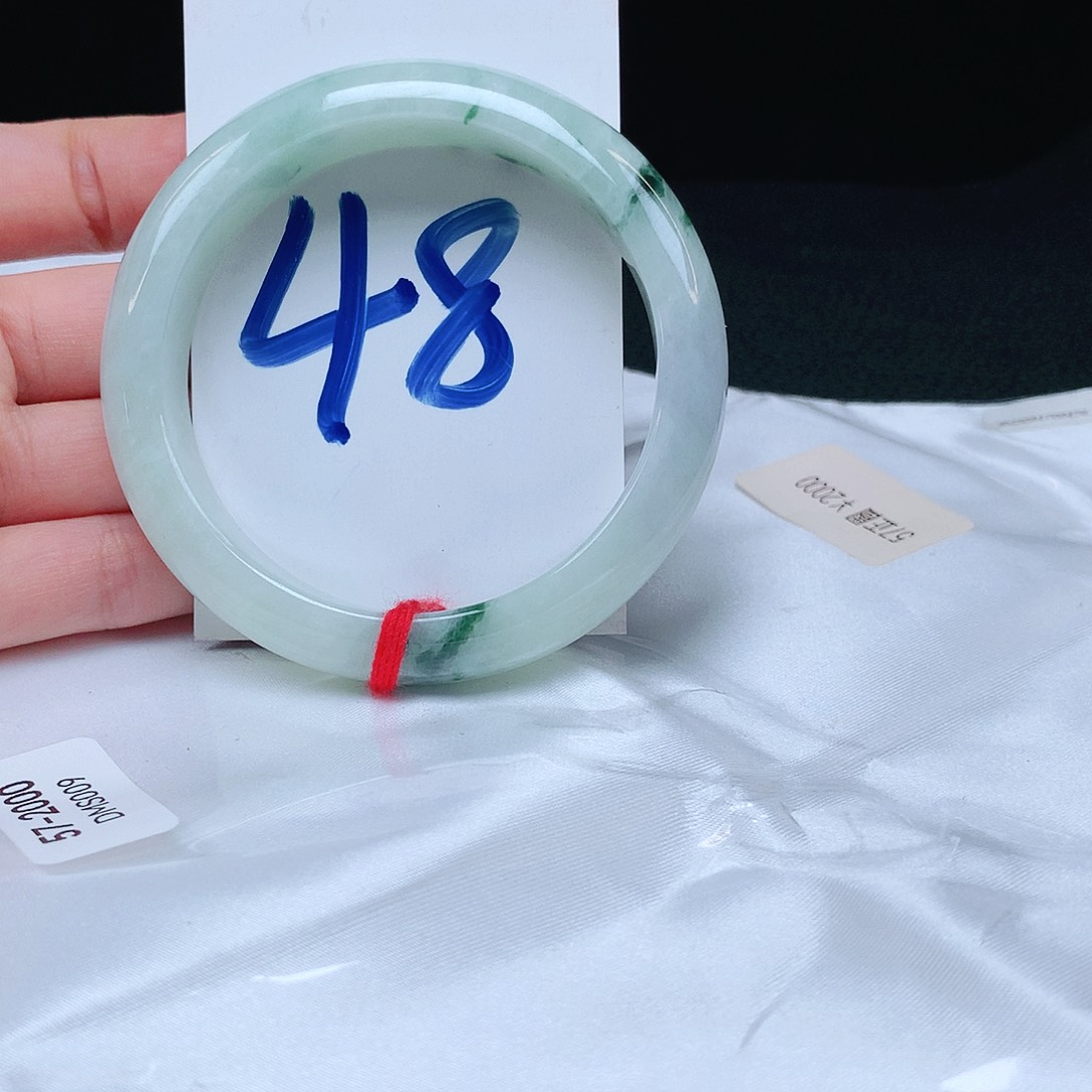 翡翠手镯未镶嵌57圈口