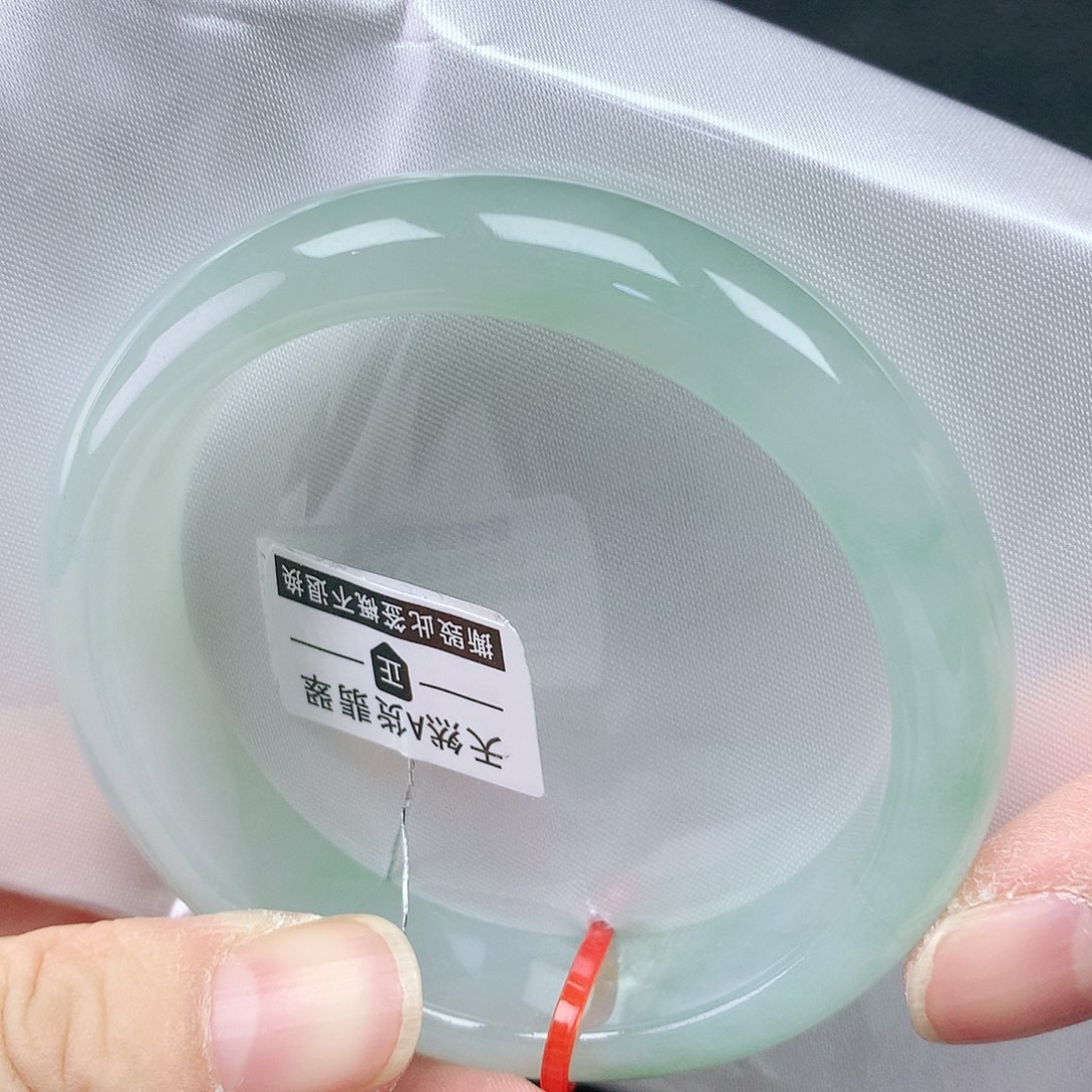 翡翠手镯未镶嵌55圈