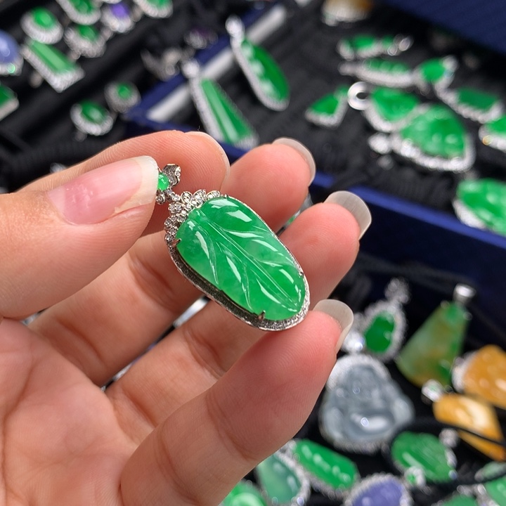 翡翠吊坠(不含链)18K金镶嵌