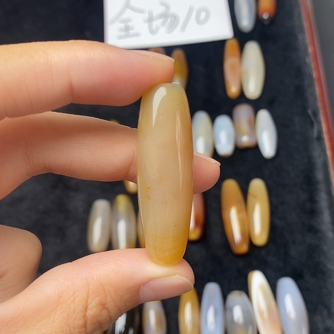 刀***e未镶嵌颈饰玛瑙/玉髓