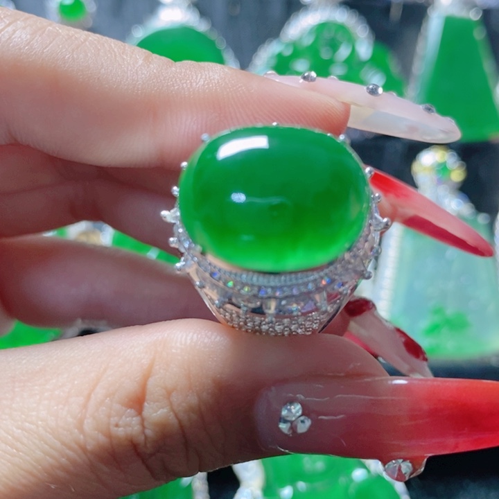 翡翠颈饰未镶嵌