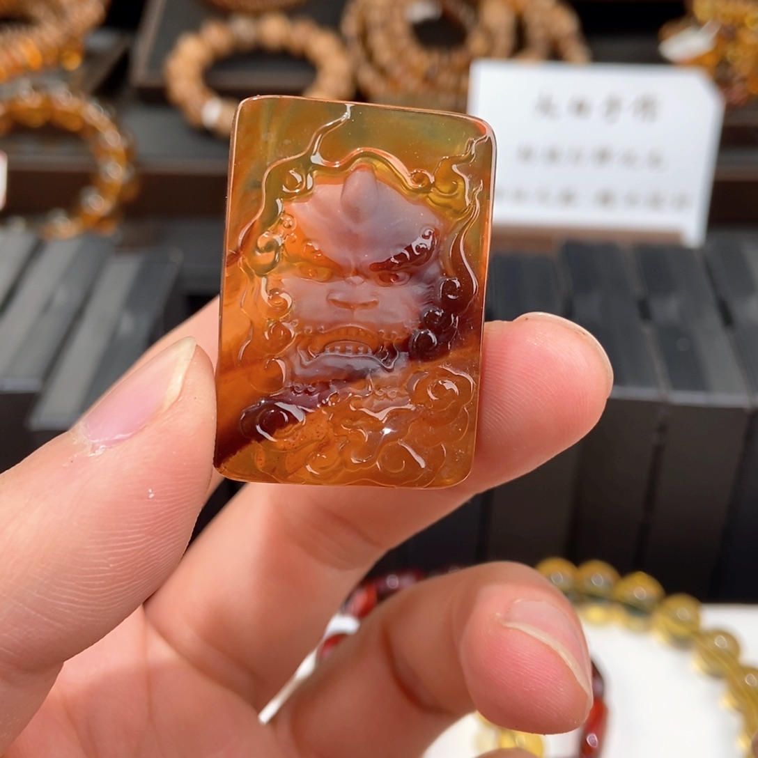 琥珀颈饰未镶嵌貔貅方牌