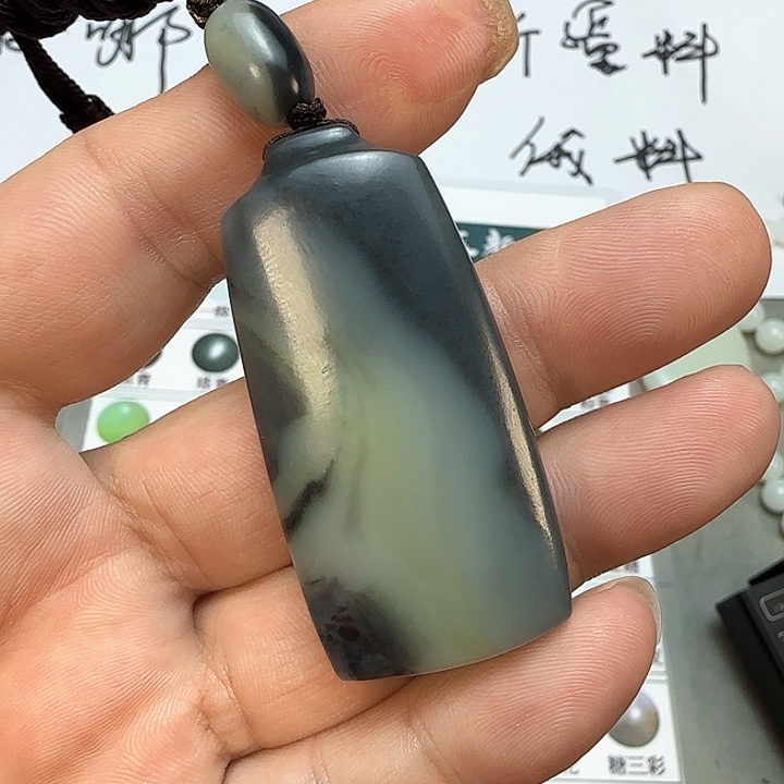 和田玉未镶嵌颈饰红****佛