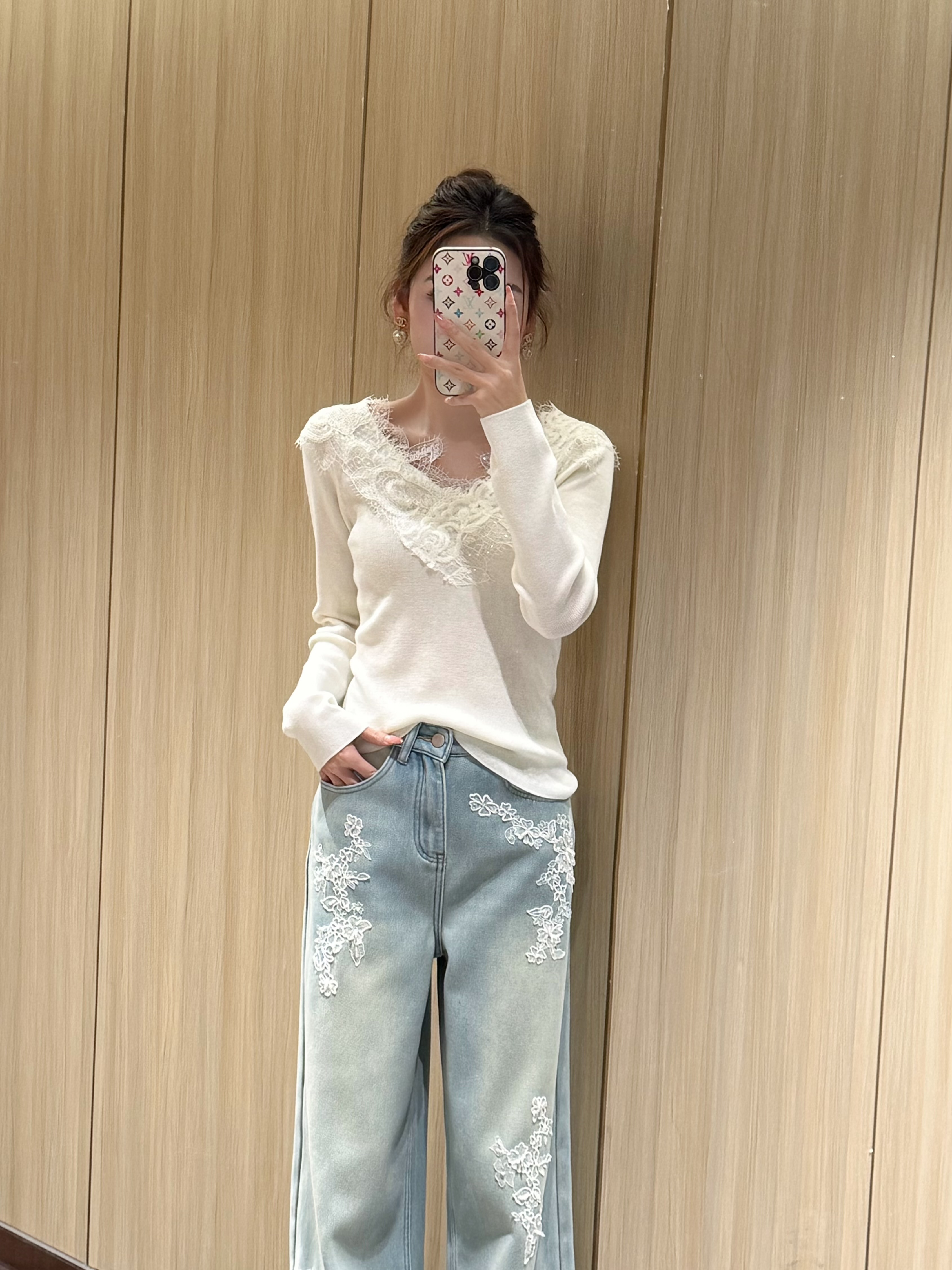 冬季V领设计师领口贴布绣毛针织衫