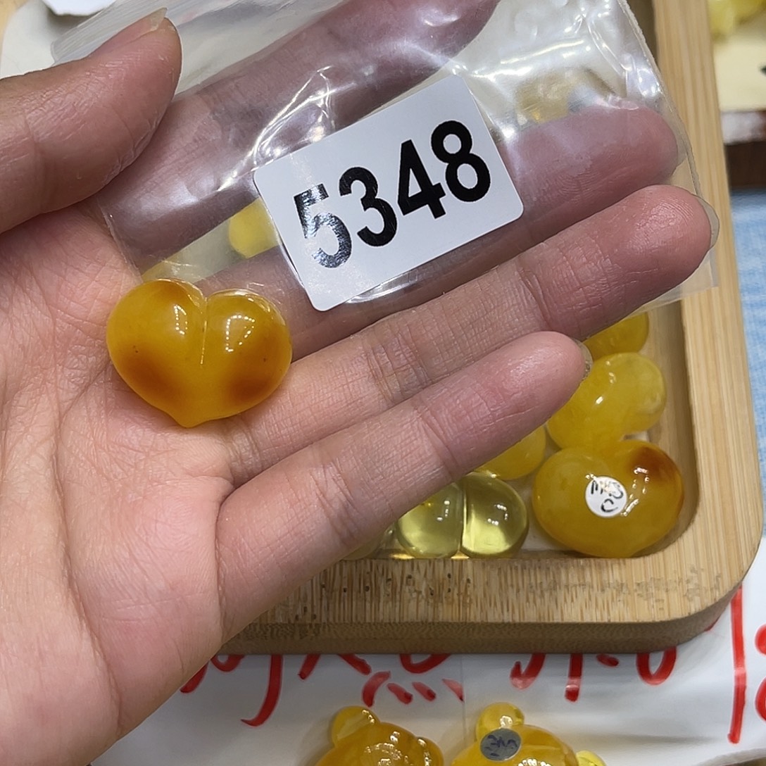 琥珀未镶嵌珠宝奇石蜜蜡