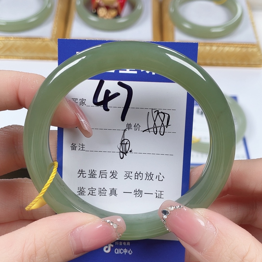 和田玉未镶嵌手镯