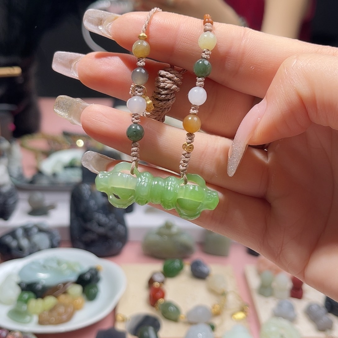 和田玉（碧玉）未镶嵌颈饰苹果绿金刚杵