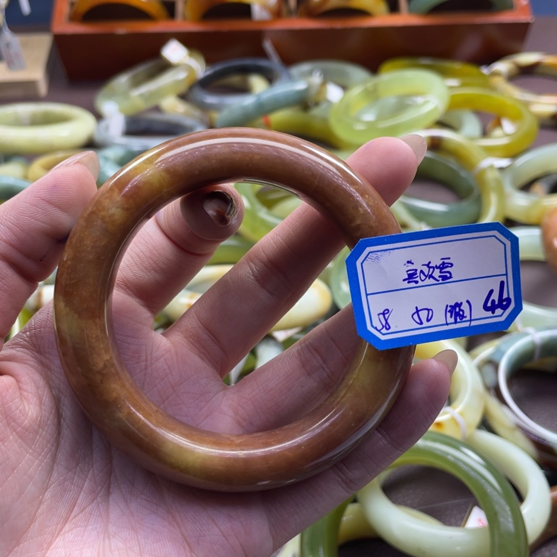 喜***雪蛇纹石玉未镶嵌手镯