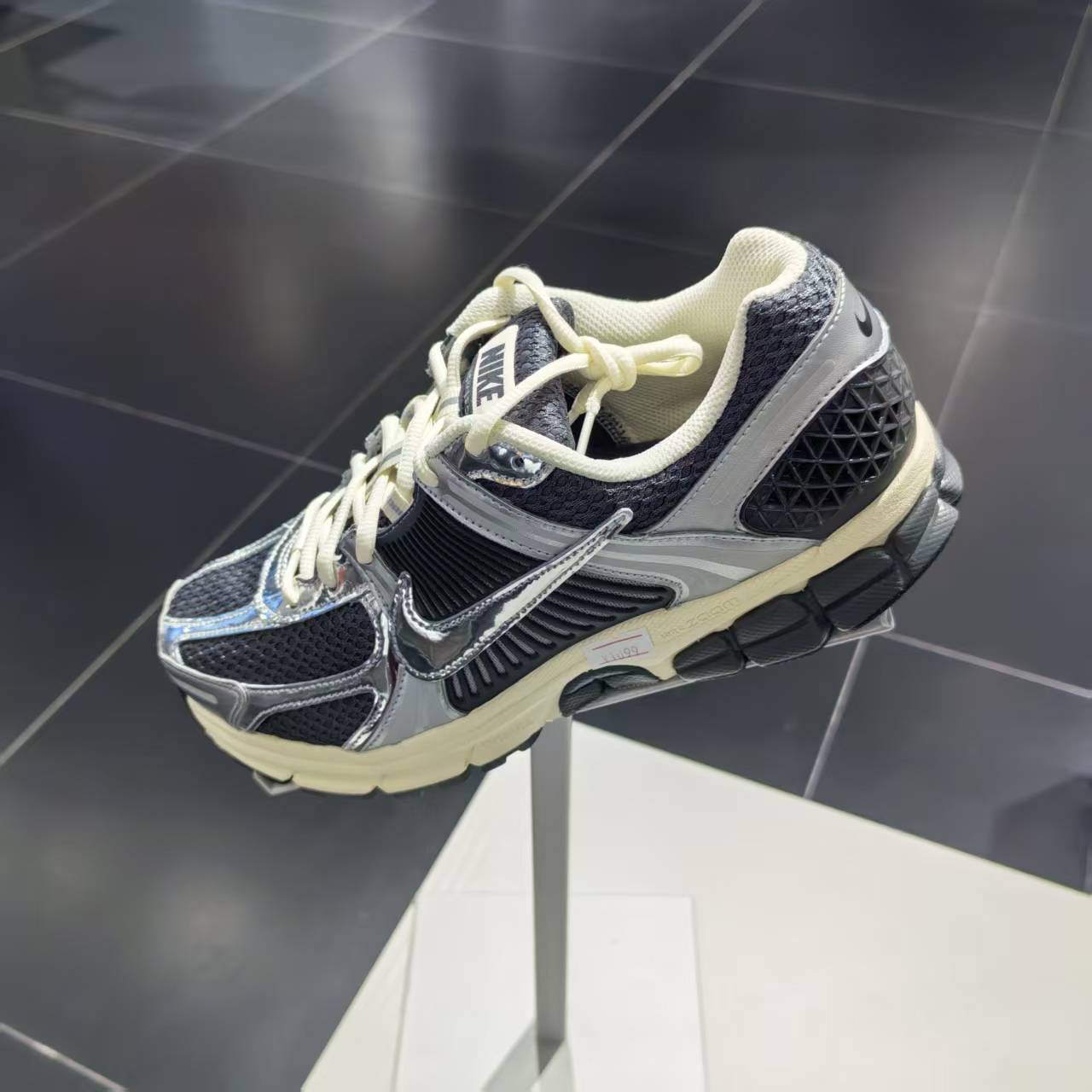 耐克（NIKE）ZOOM VOMERO 5运动休闲鞋 IM3486001