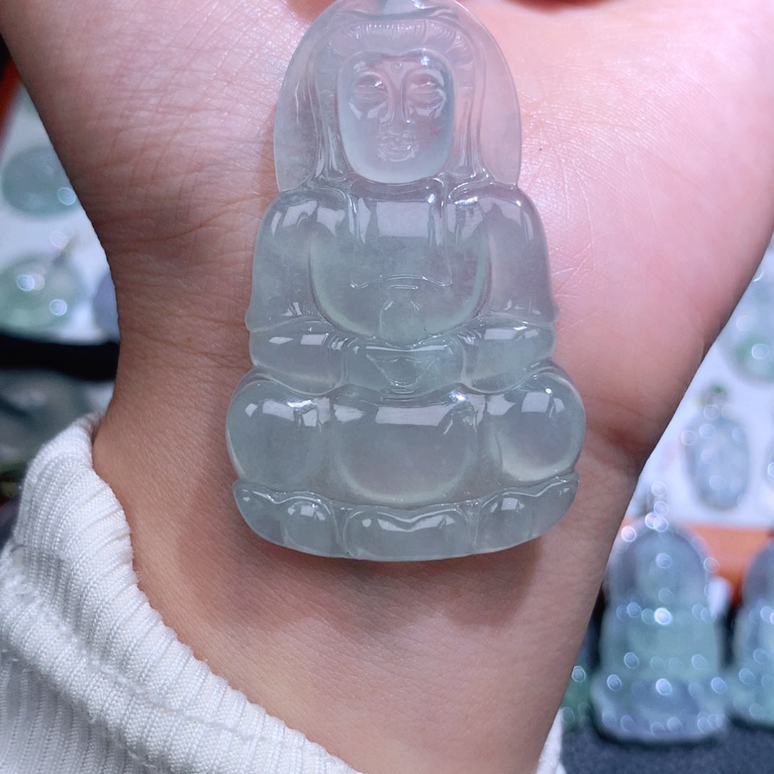 翡翠未镶嵌颈饰观音