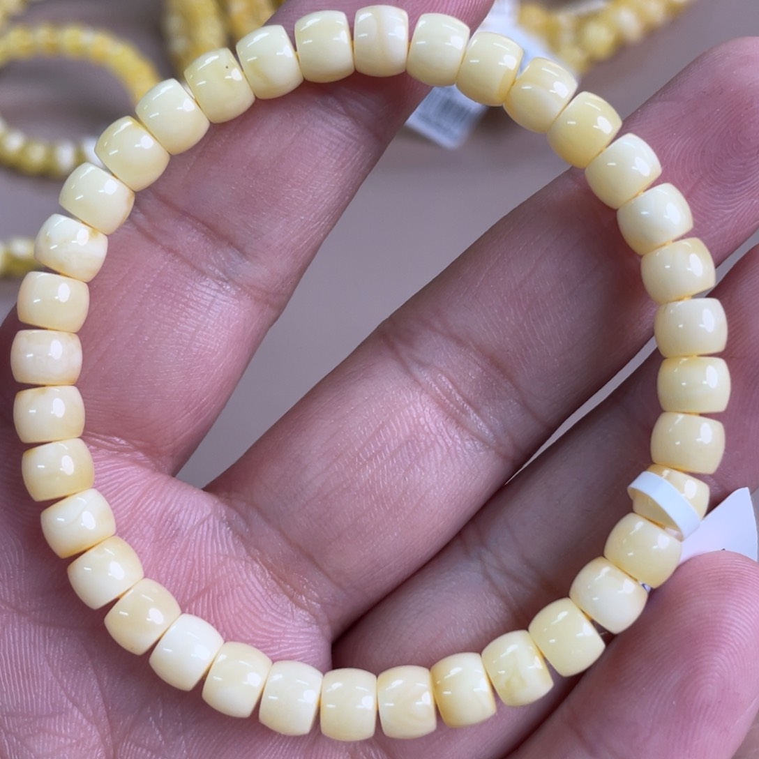 琥珀裸石未镶嵌01300000000