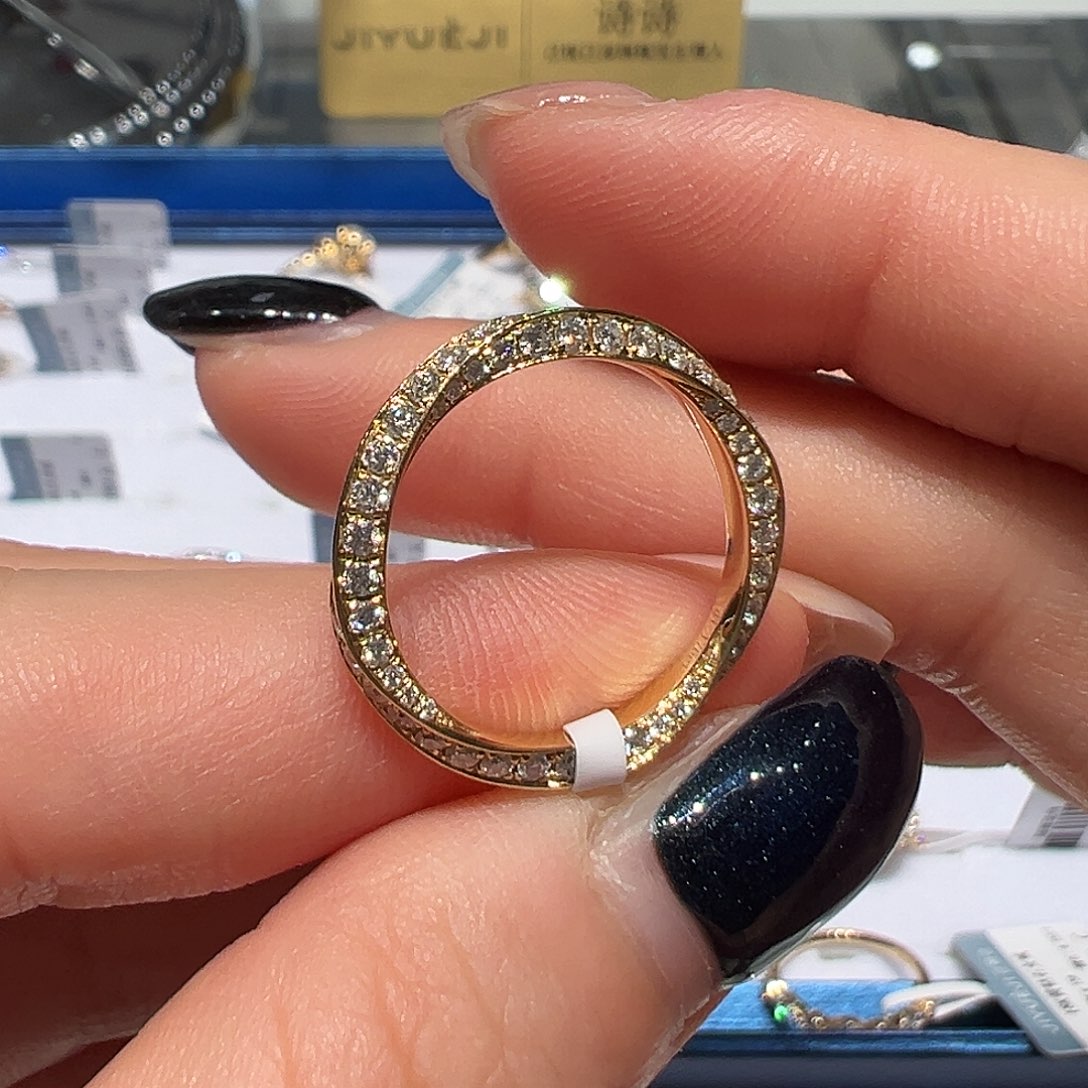 18K金镶嵌实验室培育钻石满钻莫比乌斯环戒指