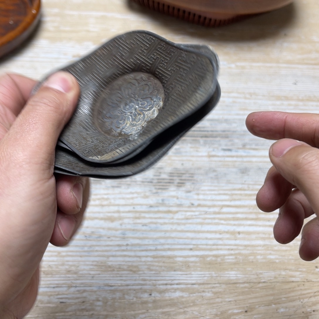 瓷片太*密密麻麻地排列着一个