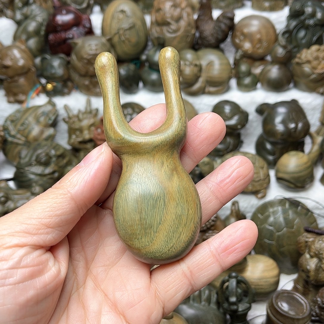 维腊木（绿檀）?****?按摩梳