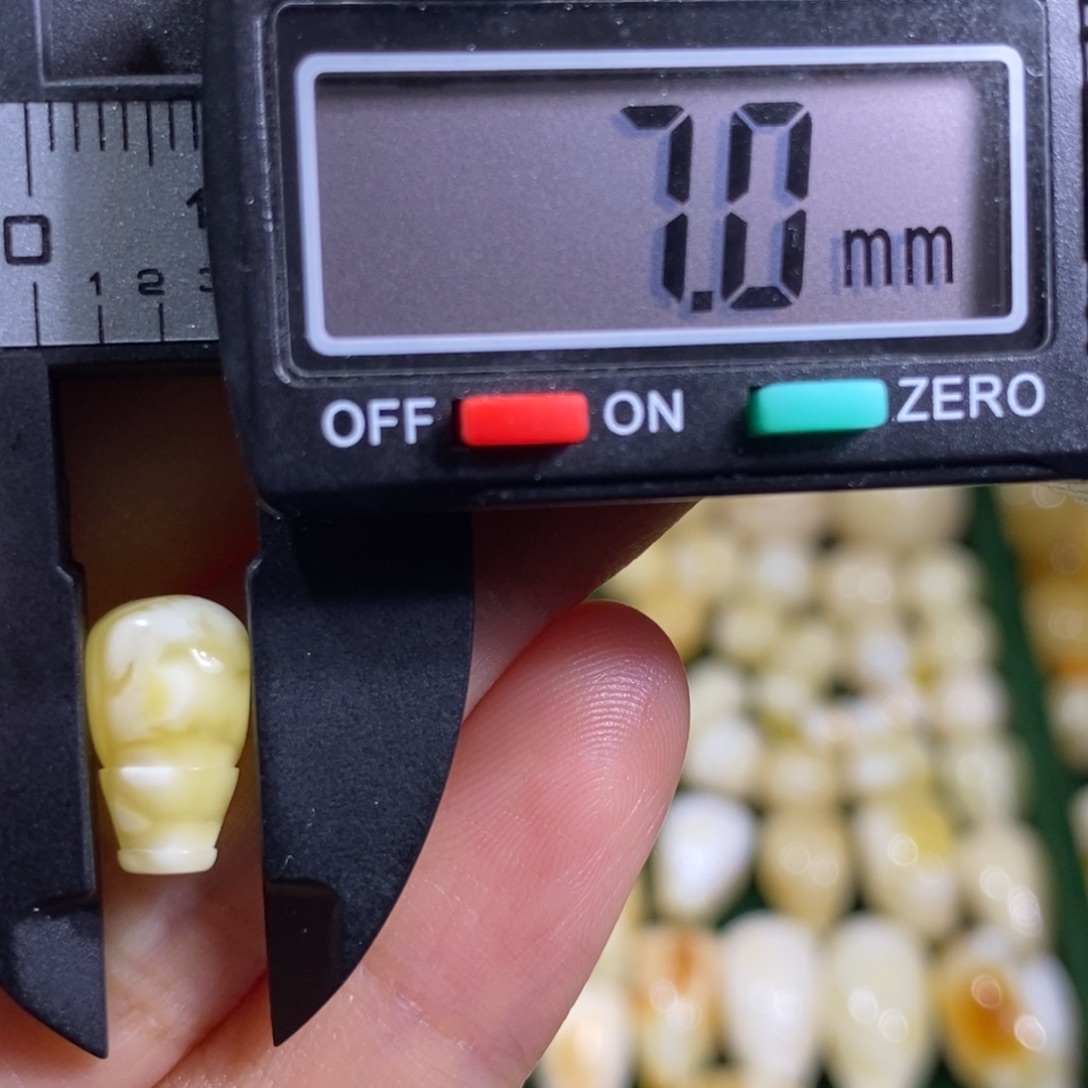 蜜蜡未镶嵌裸石配饰