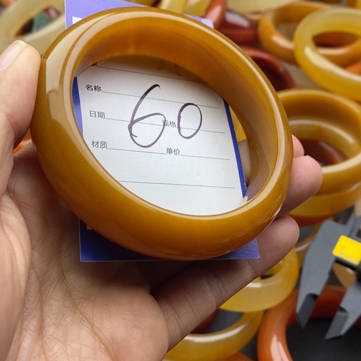 未镶嵌手镯石英质玉