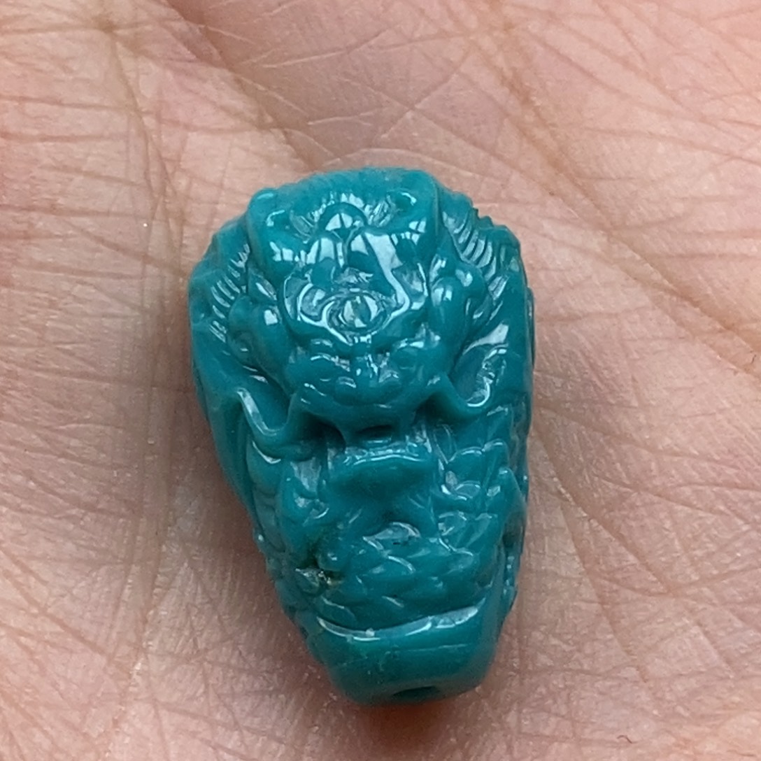 绿松石颈饰未镶嵌?*