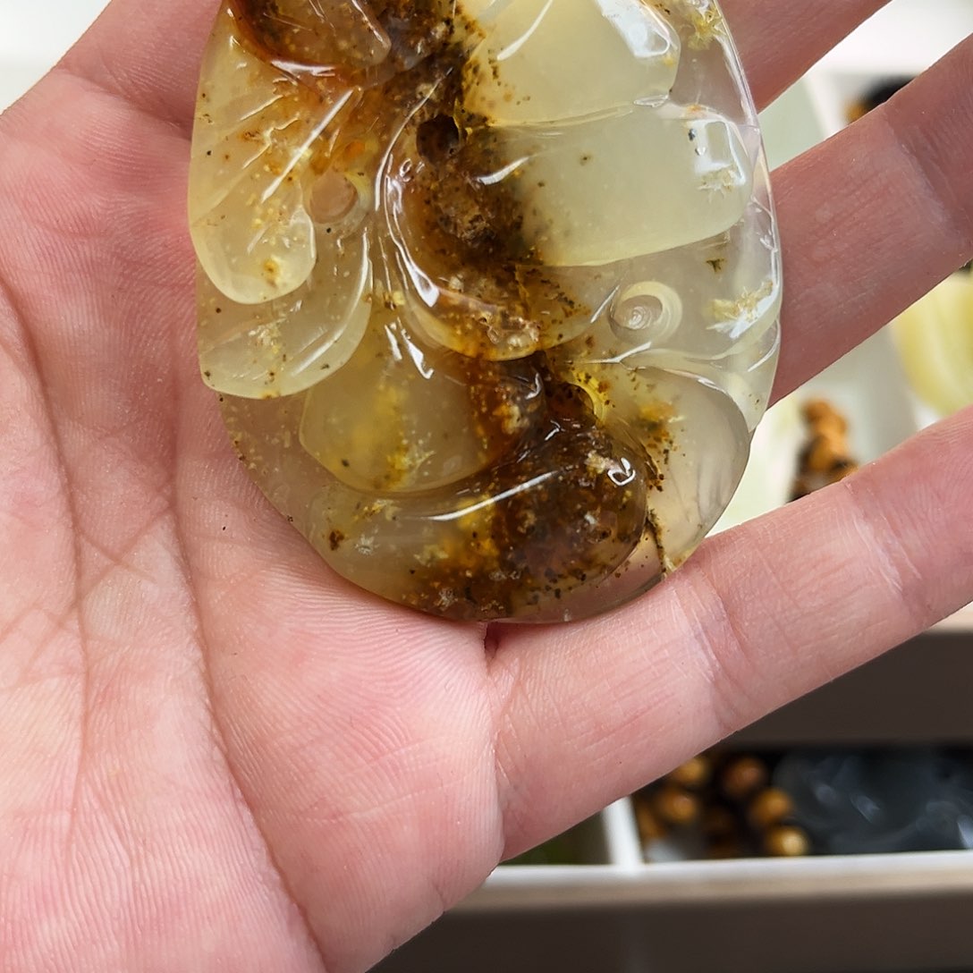 蛇纹石玉颈饰未镶嵌