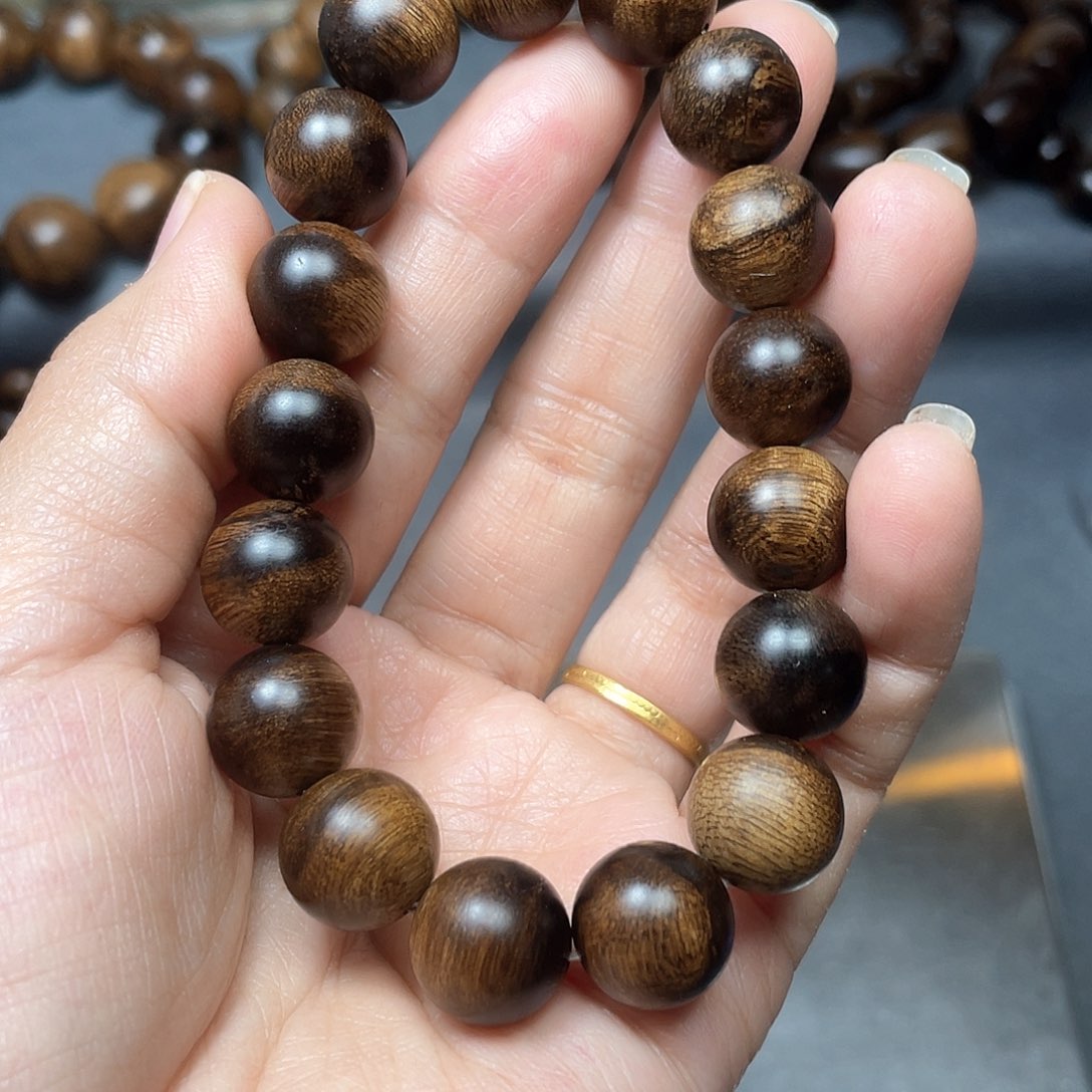 沉香手串白棋瘤疤1.2