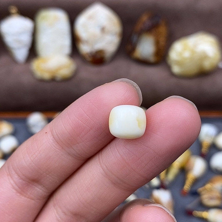 琥珀裸石未镶嵌9老型