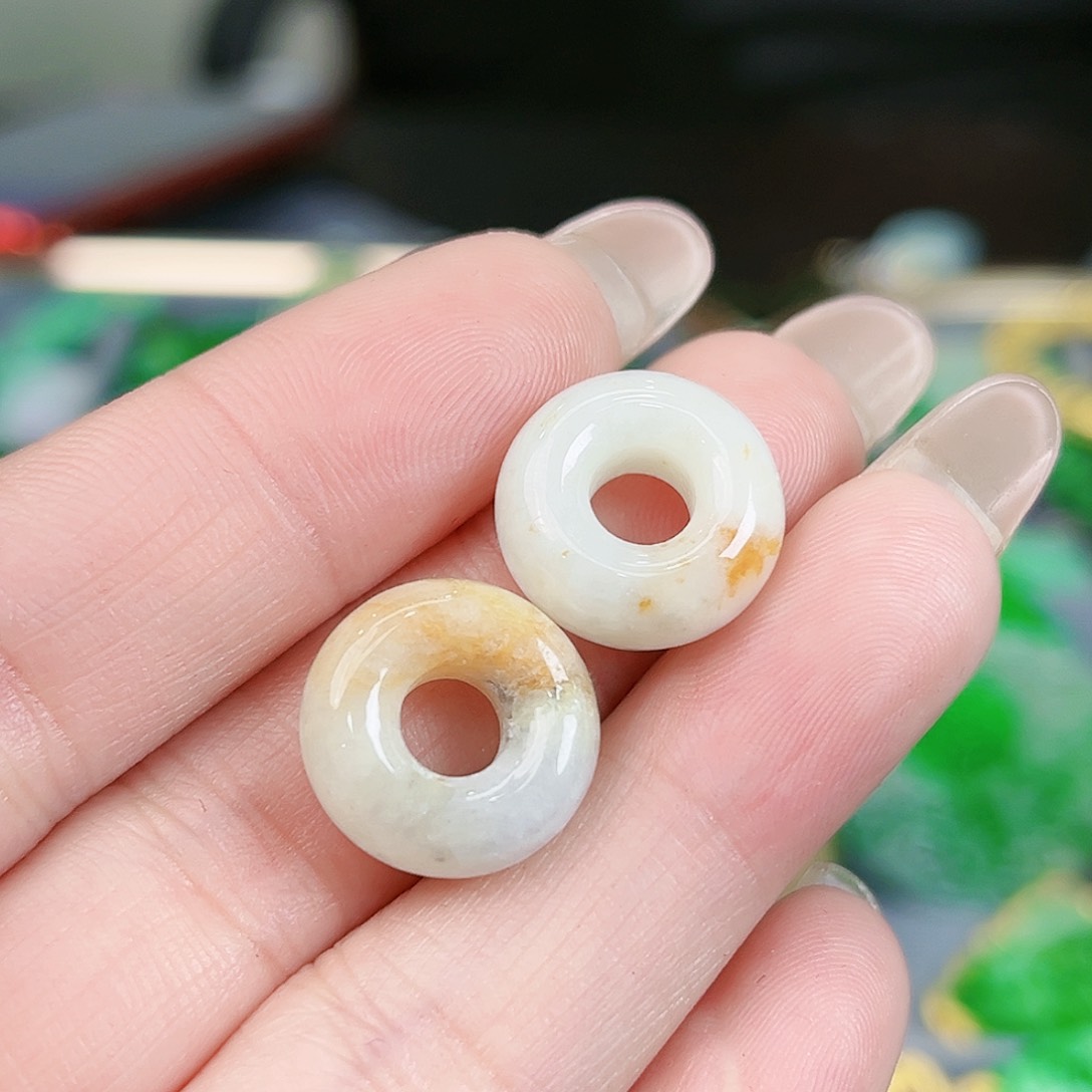 翡翠颈饰未镶嵌耳饰
