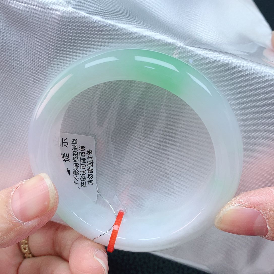 翡翠手镯未镶嵌52+轮胎