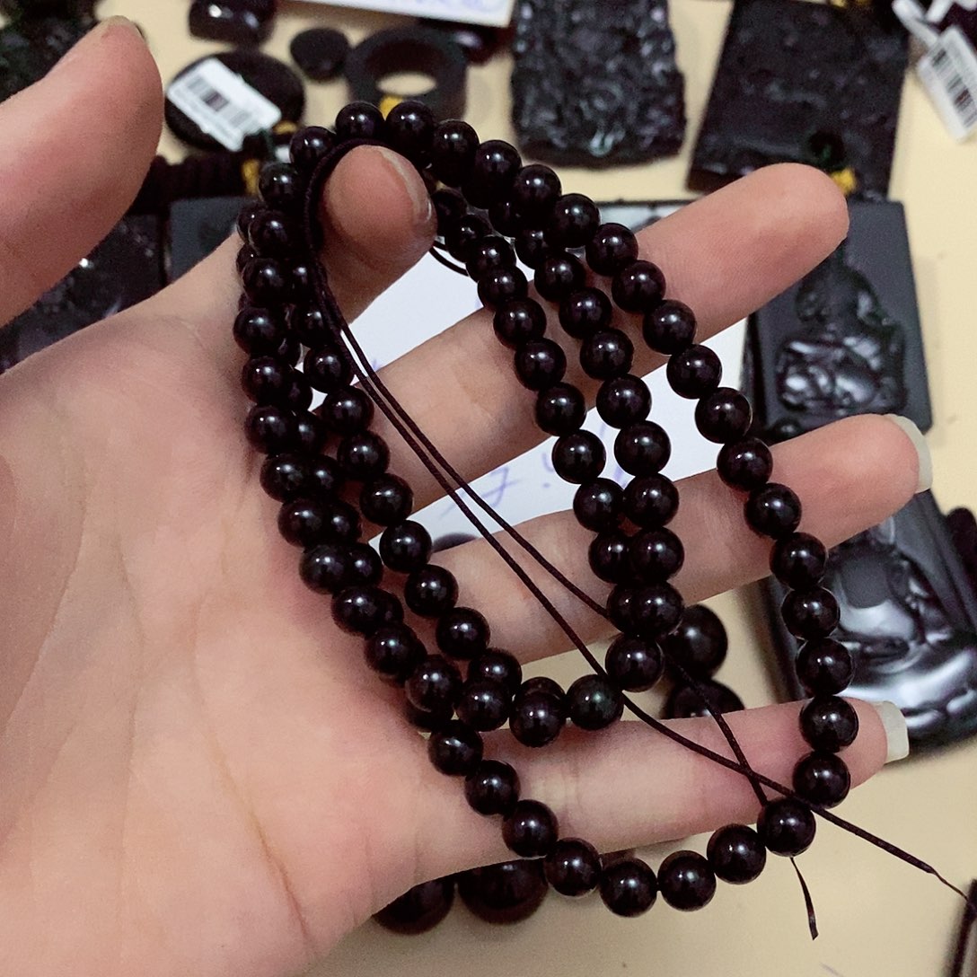 翡翠挂件未镶嵌翡翠