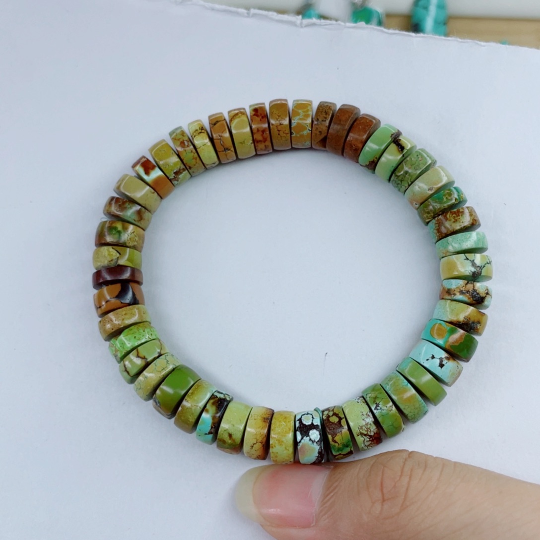 绿松石未镶嵌颈饰繁**幕