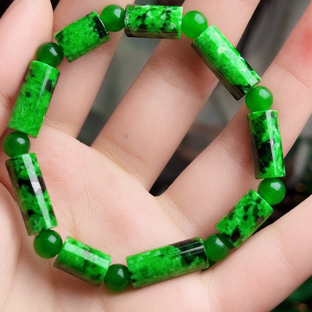 颈饰未镶嵌翡翠多样性