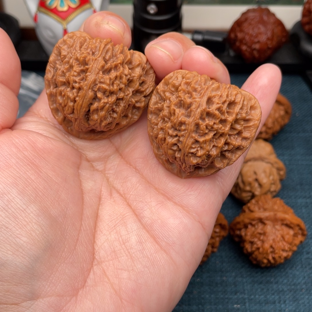 把件文玩核桃全品红皮三角疆40