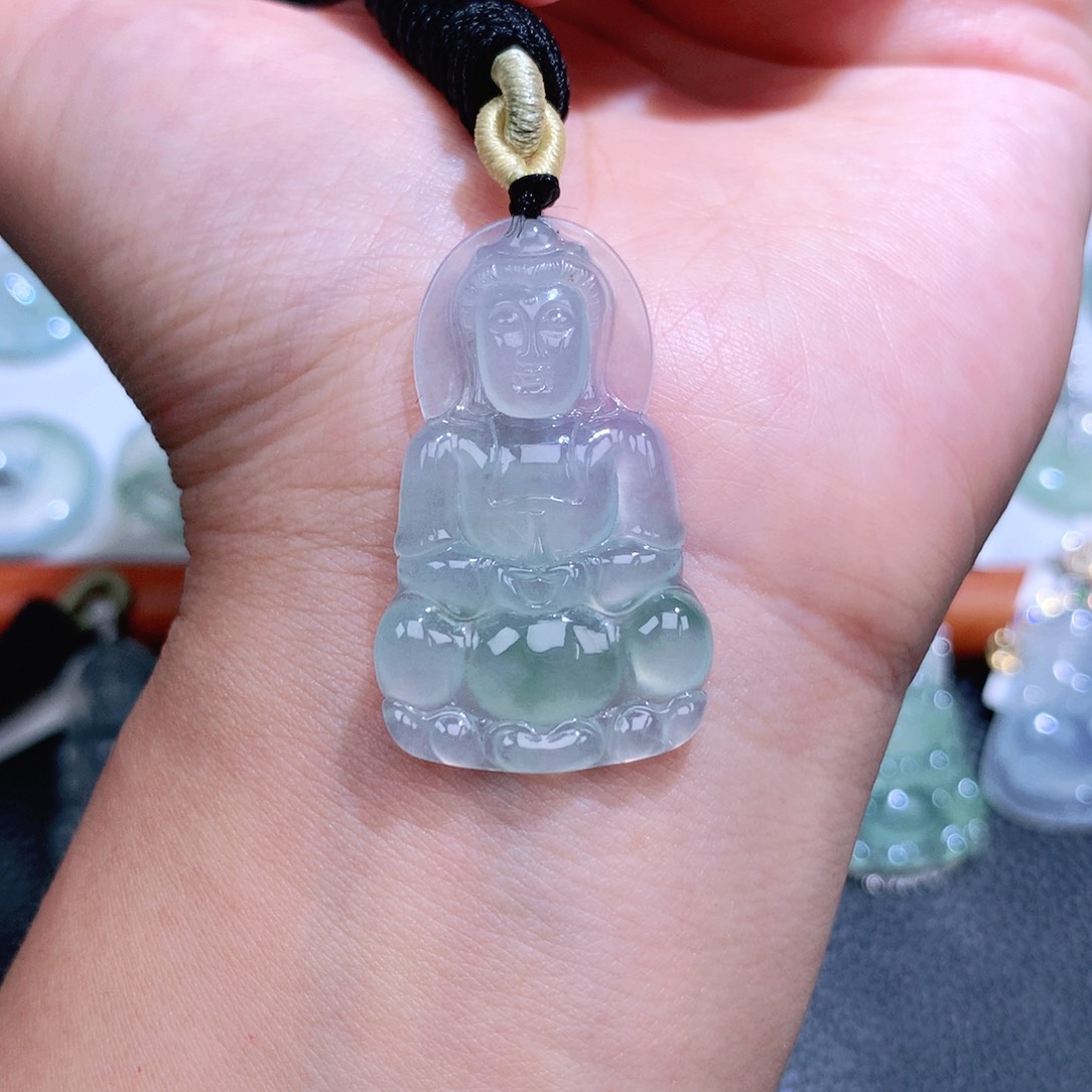 翡翠未镶嵌颈饰观音