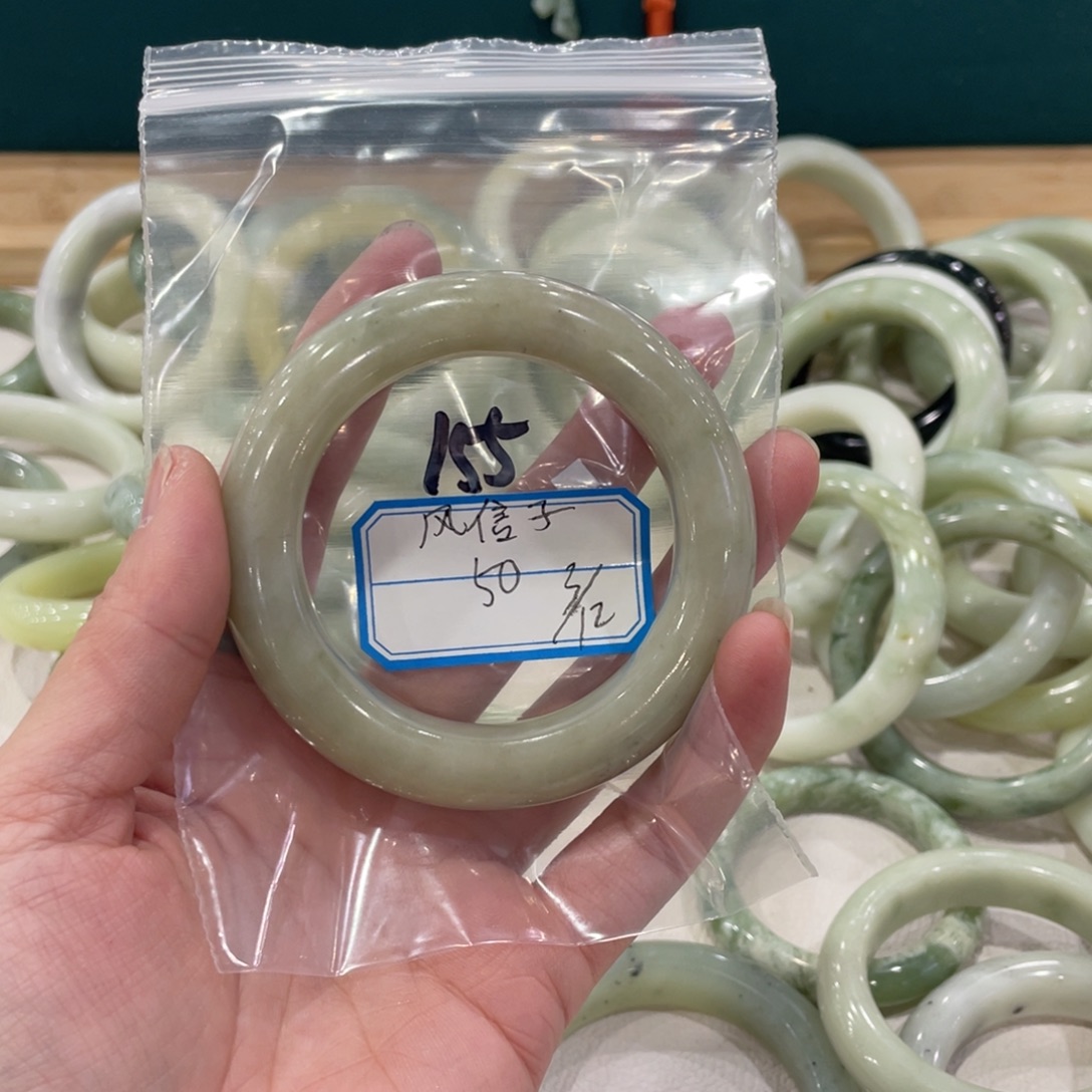 风***子蛇纹石玉未镶嵌手镯