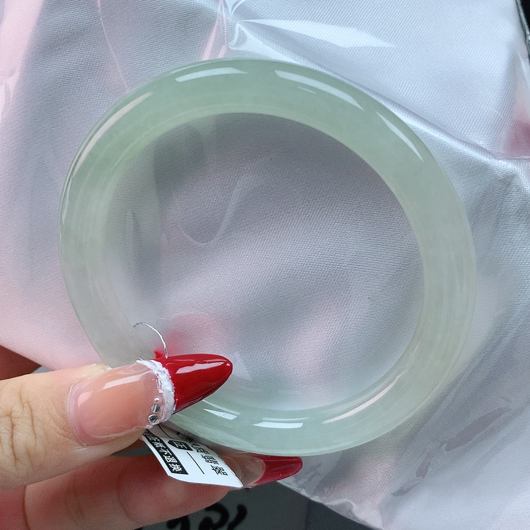 翡翠手镯未镶嵌55圈