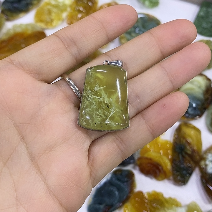 忆***梦蛇纹石玉合金颈饰