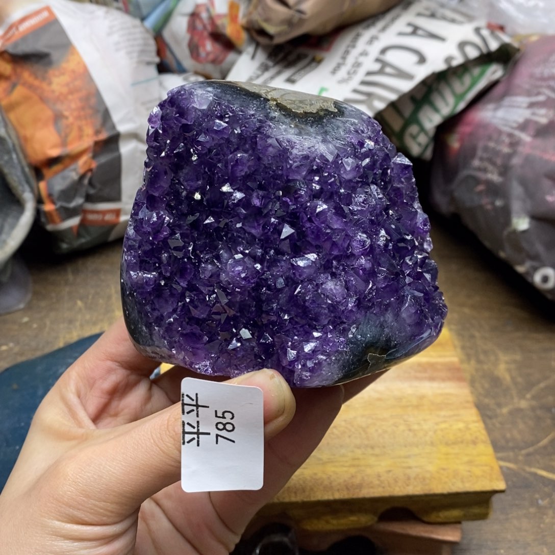 紫晶乌拉圭未镶嵌