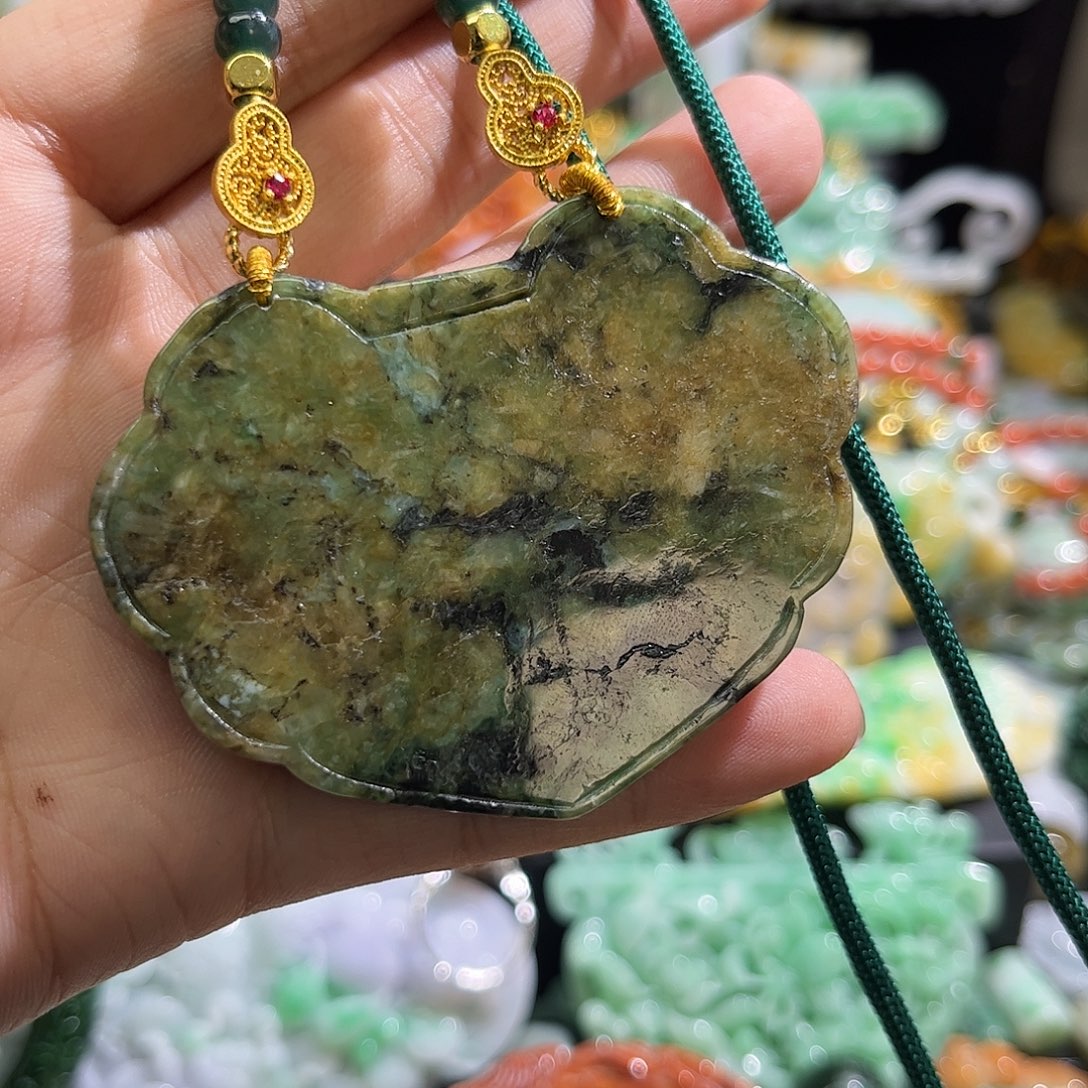 翡翠未镶嵌颈饰待编织