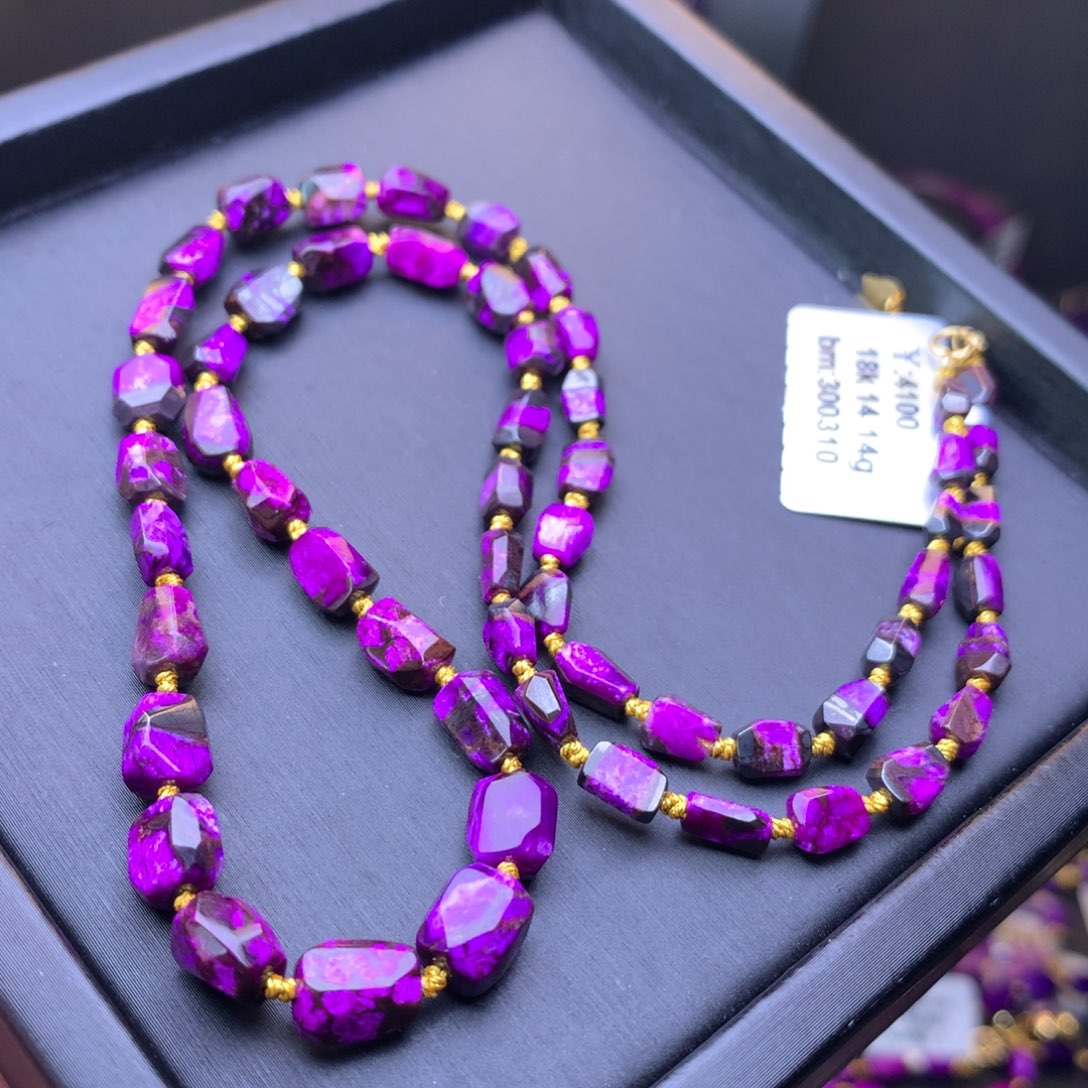 18K金镶嵌苏纪石（舒俱来）丝绒项链