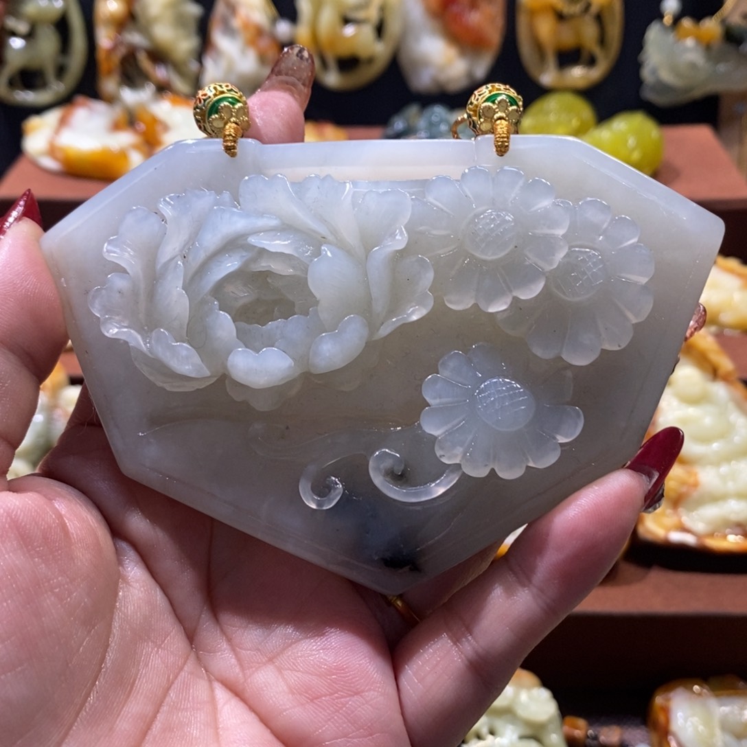 蛇纹石玉颈饰未镶嵌