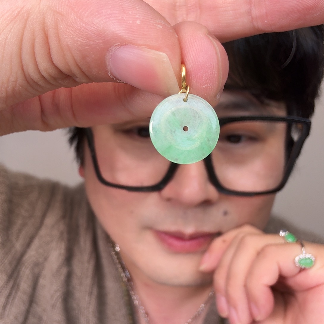 翡翠18K金镶嵌颈饰一件