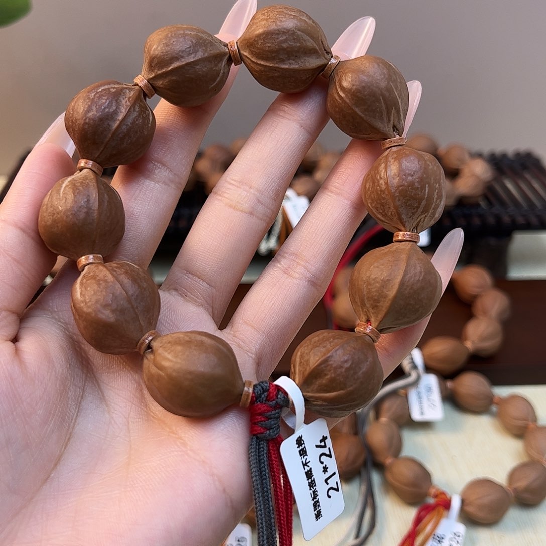 吴***虑吊坠橄榄核梅林铁核文玩手串