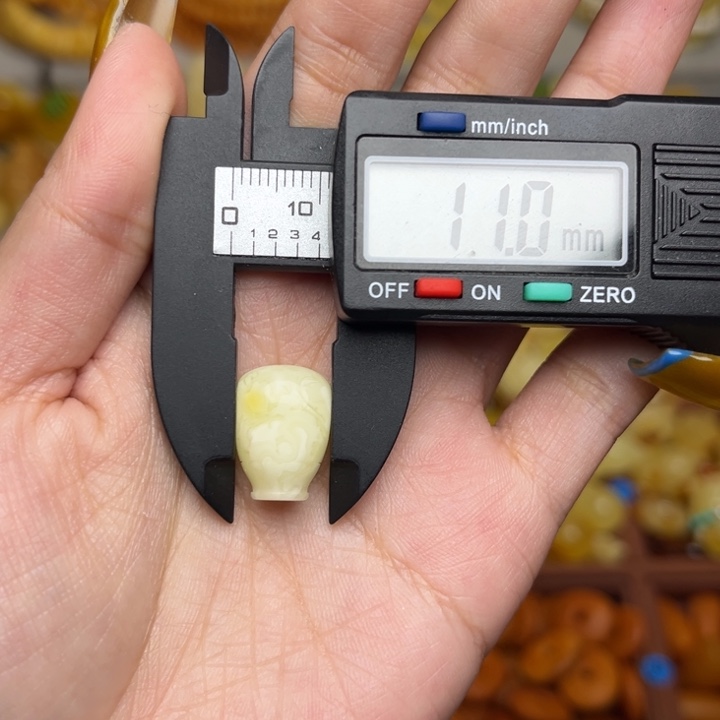 蜜蜡未镶嵌珠宝奇石-140-天然蜜蜡瓷白俏色三通