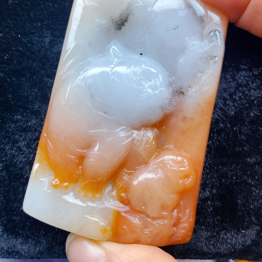 未镶嵌石英质玉（黄龙玉）颈饰