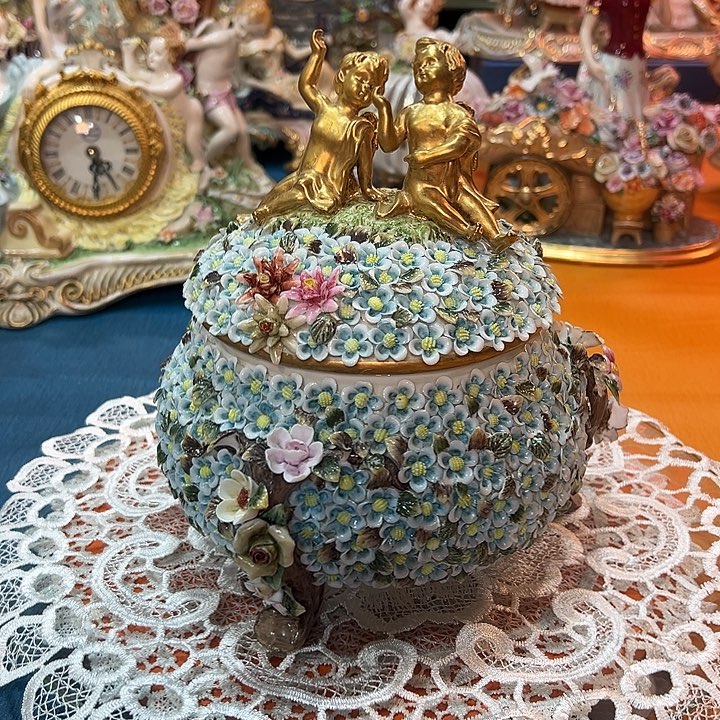 陶瓷雪球花带盖收纳罐 老货库存