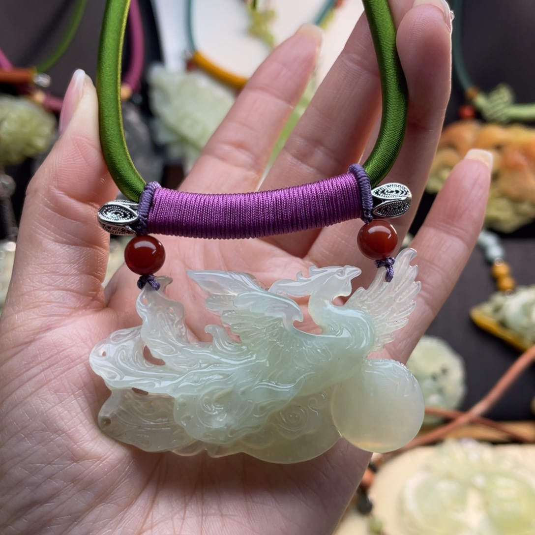 蛇纹石玉未镶嵌颈饰