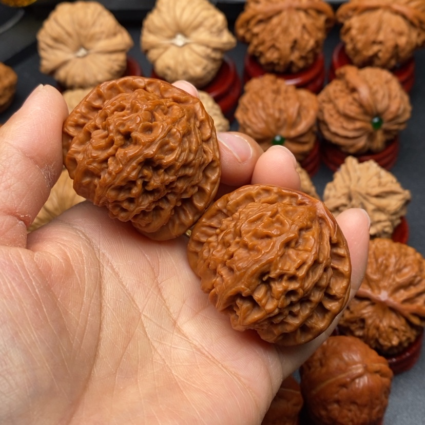 【闪购商品】文玩核桃把件42三角白